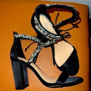 Jewel Badgley Mischka thamar black